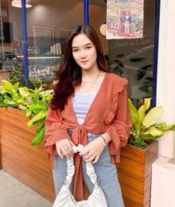 foto-outer-wanita-yang-bagus-dan-kekinian-1