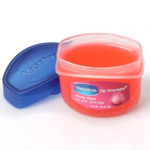 foto-lip-balm-terbaik-yang-bisa-mencerahkan-bibir-8
